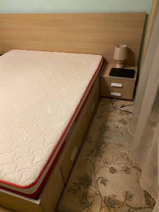 Vând pat folosit dimensiune 160X200 cm, cu saltea aproape noua.