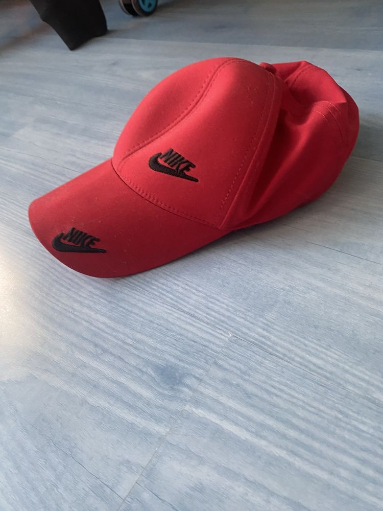 Шапка  Nike red