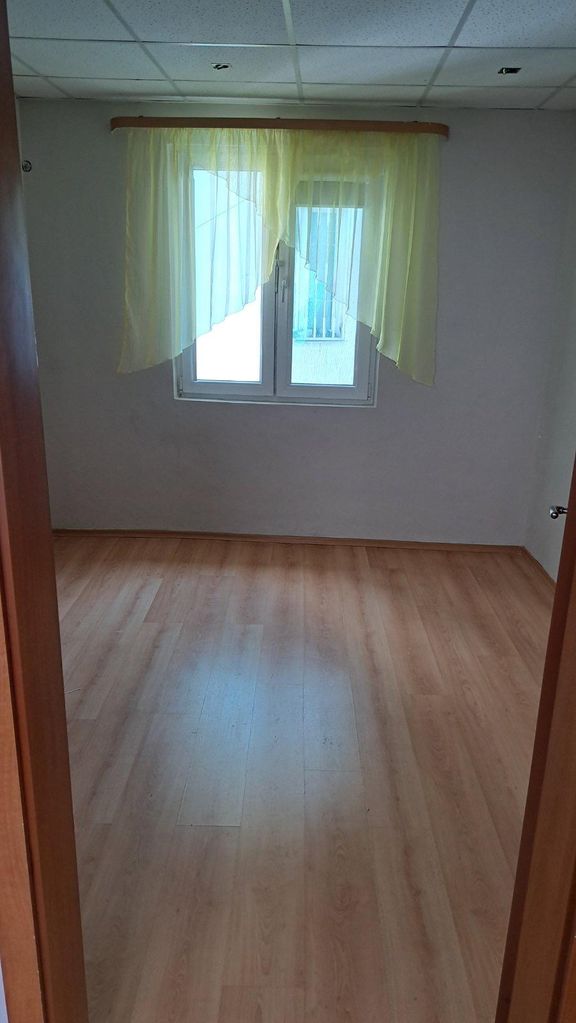 Дава се под наем Офис в Бургас, Център - 80 кв.м за 1300 € - Снимка #2