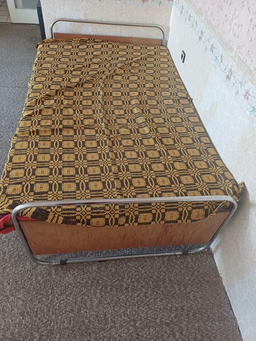 Продавам спалня,гардероб и русенско легло за 50лв общо.Идвате и си ги