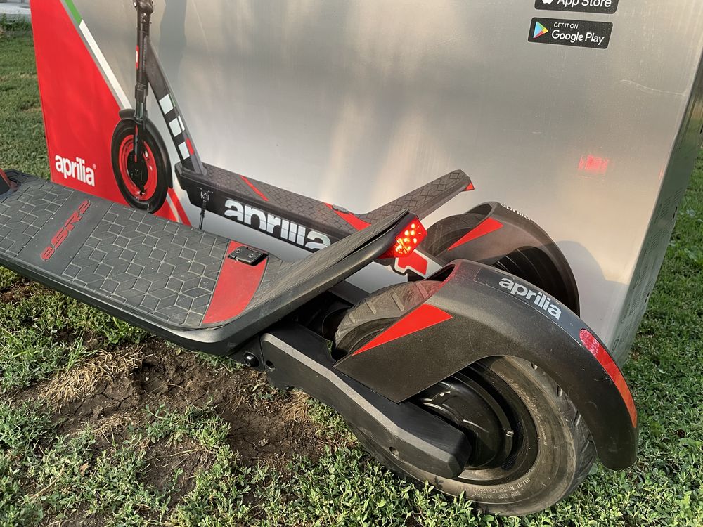 Електрическа тротинетка Aprilia eSR2