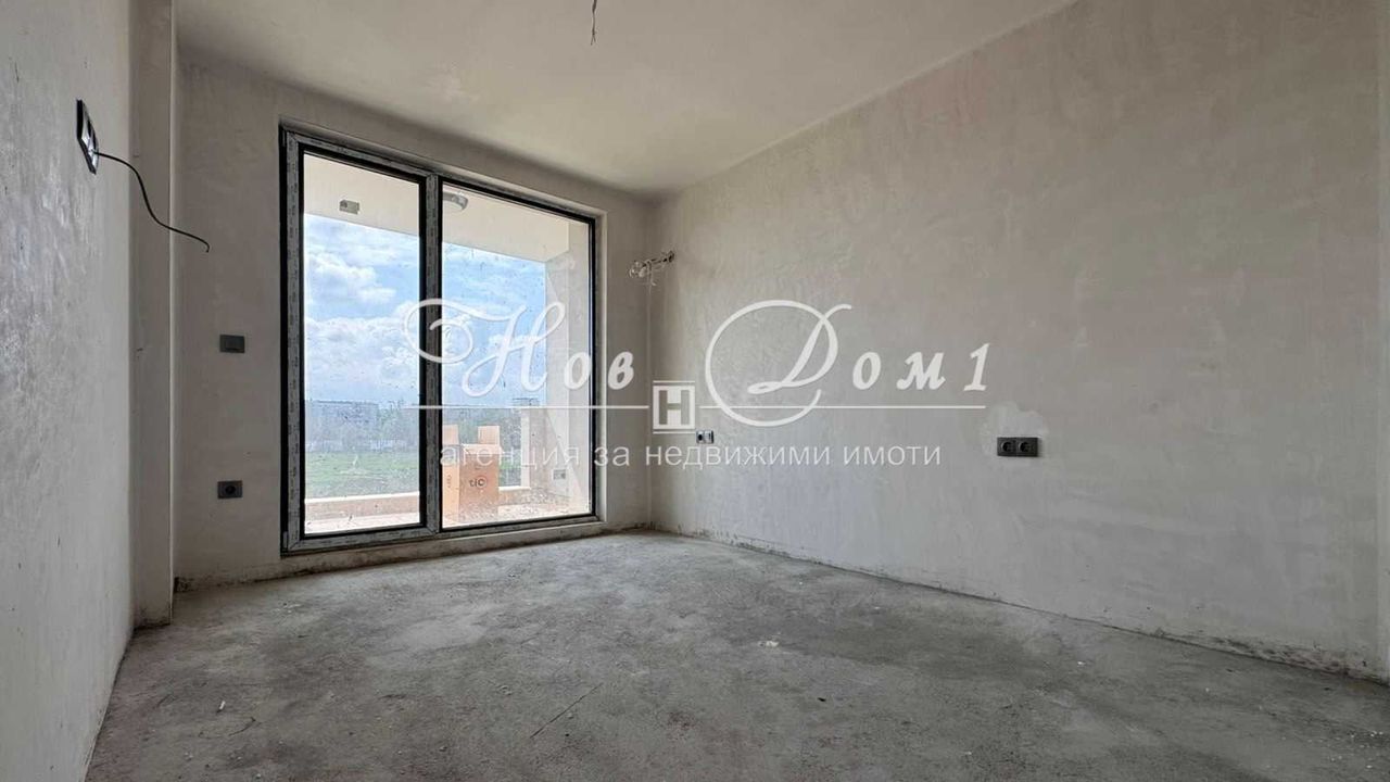 Продава се Четиристаен апартамент в Пловдив, Остромила - 156 кв.м за 1348 €/кв.м - Снимка #1