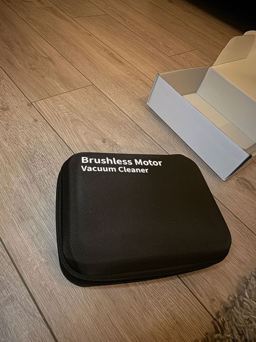 Vacuum cleaner, ideal pentru curățenia în mașină și casa