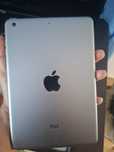 Vând tableta ipad 2 mini sau schimb cu boxa cu iphone 7
