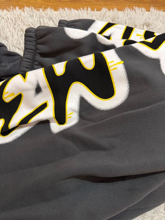 Тъмно сив анцуг с интересен дизайн