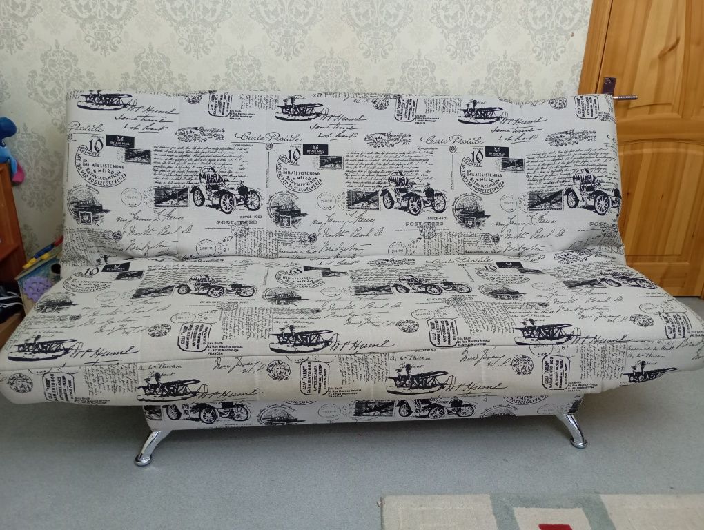 Продам диван раскладной пользовались год.