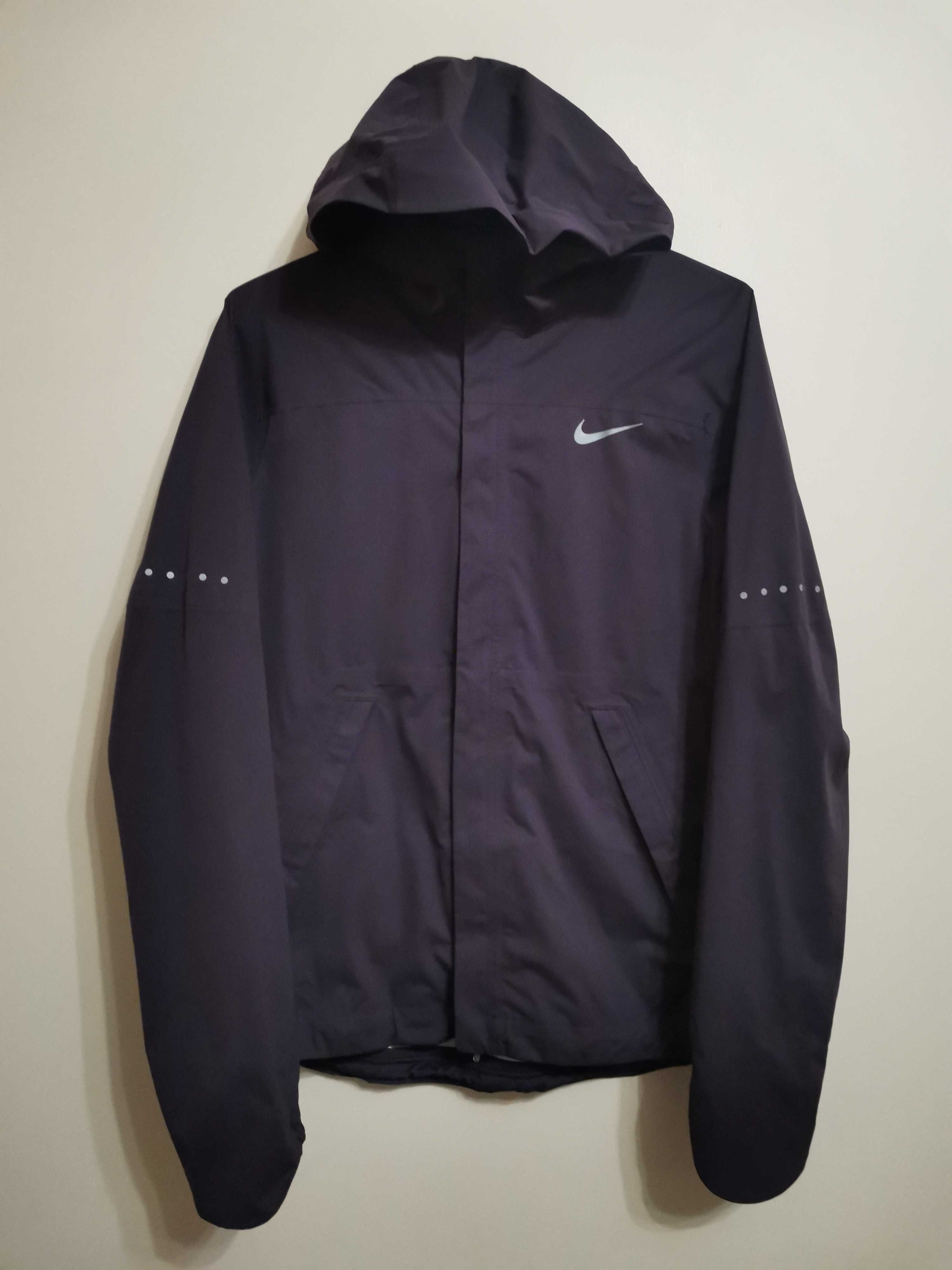 Nike Shieldrunner Jacket.Nike WMNS Bonded Top.The North Face T-Shirt.