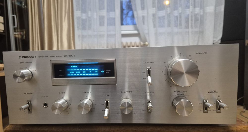 Amplificator JVC și Pioneer