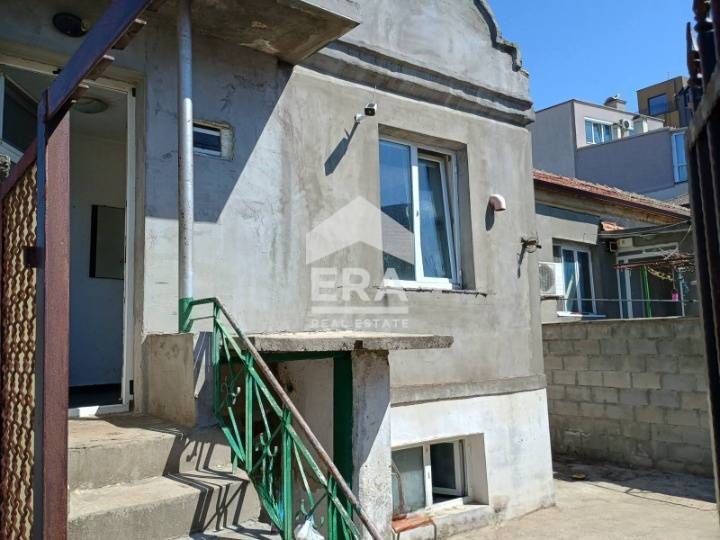 Двуетажна къща в района на Автогара-Варна за продажба, с РЗП 46 кв.м.