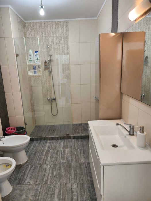 Dau in chirie ap. 2 camere bloc Ared