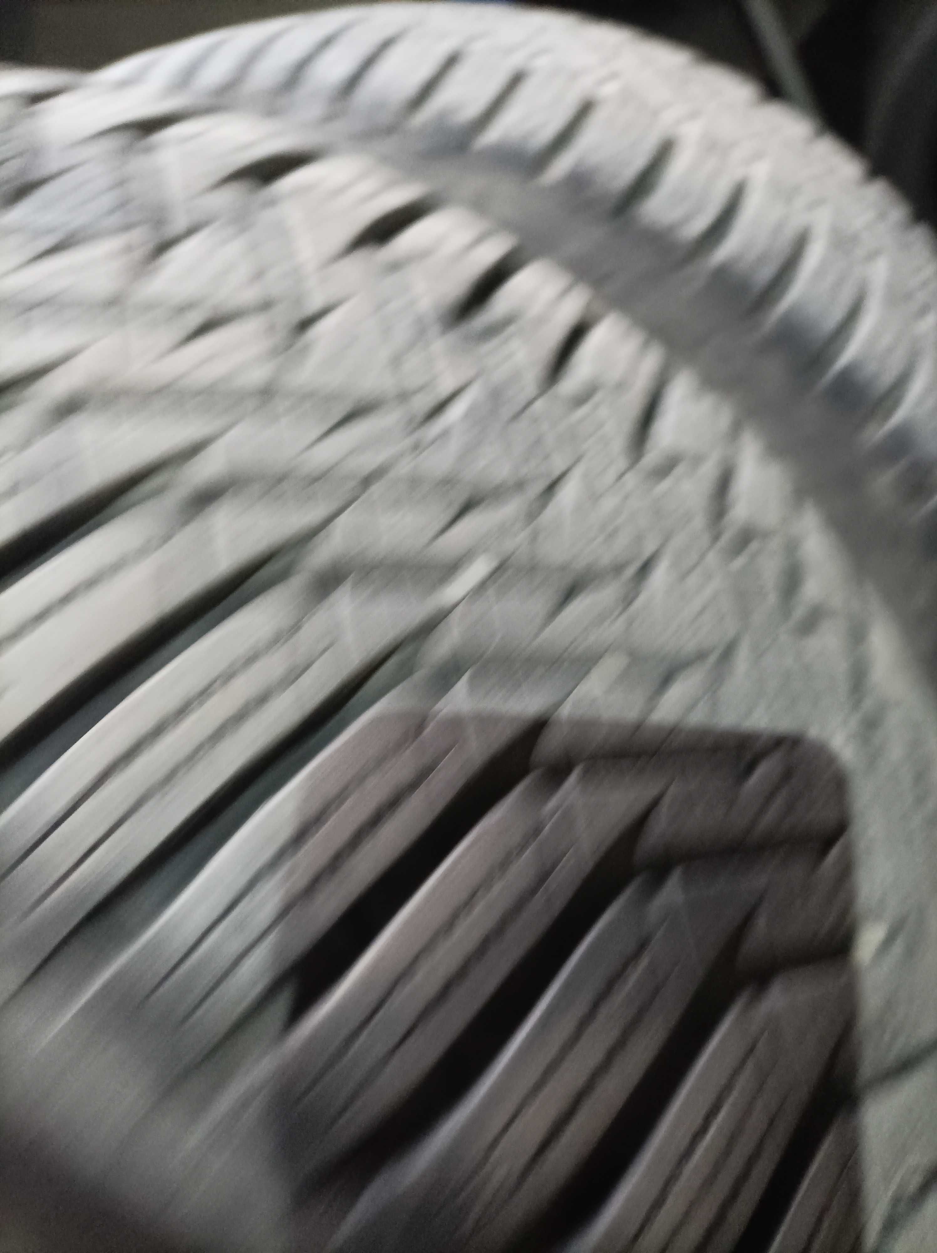 Продавам 4 зимни гуми 225/55R17 101V Laufenn LW31 - 25 лв/бр