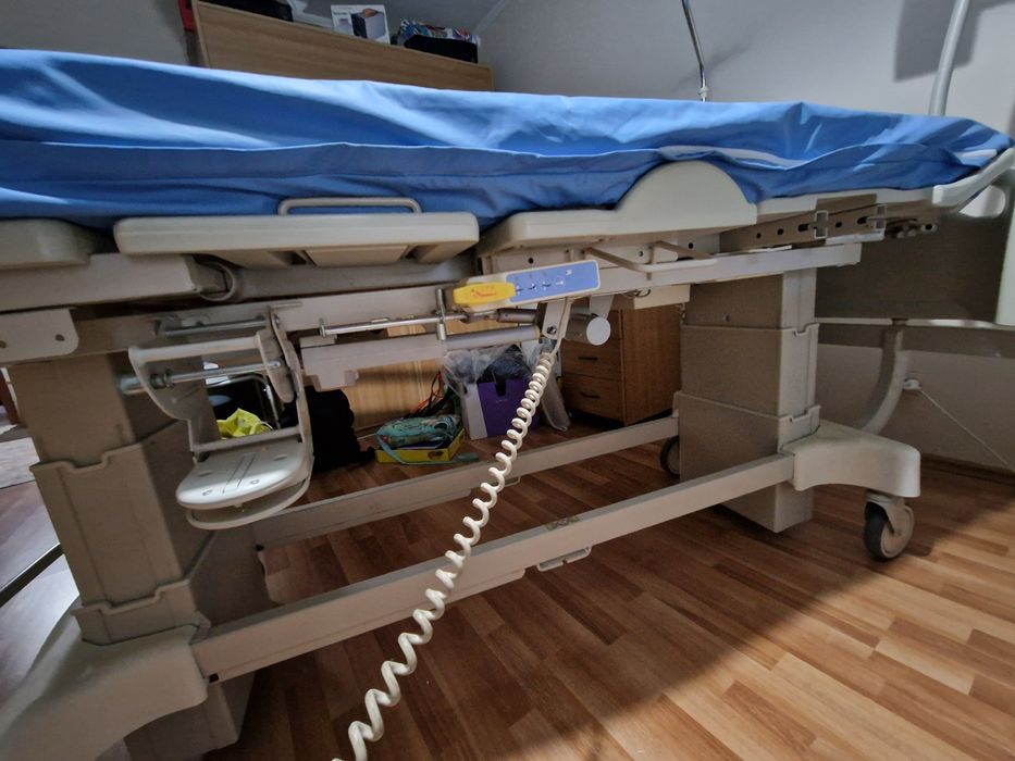 Vand pat mecanic pt persoane imobilizate la pat