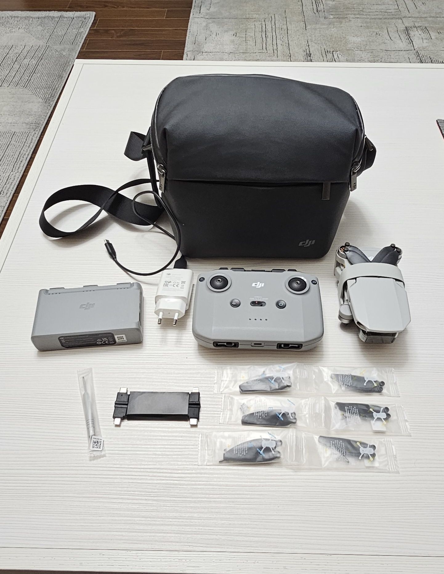 Drona DJI Mini 2 Fly More Combo