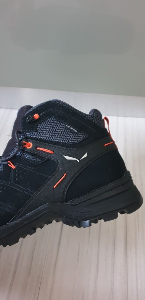Salewa Waterproof UK 11 46/30см НОВО! ОРИГИНАЛ! Мъжки спортни обувки!