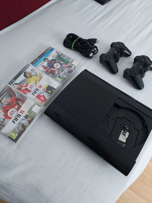 Ps3 super slim,cu 2 manete +jocuri