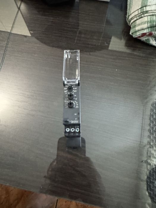 Releu de monitorizare a tensiuni trifazice