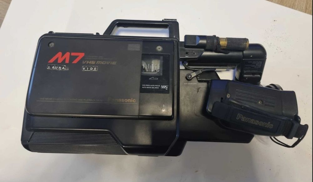 Panasonic MV-M7 VHS видео камера с абсолютно всички аксесоари отлична