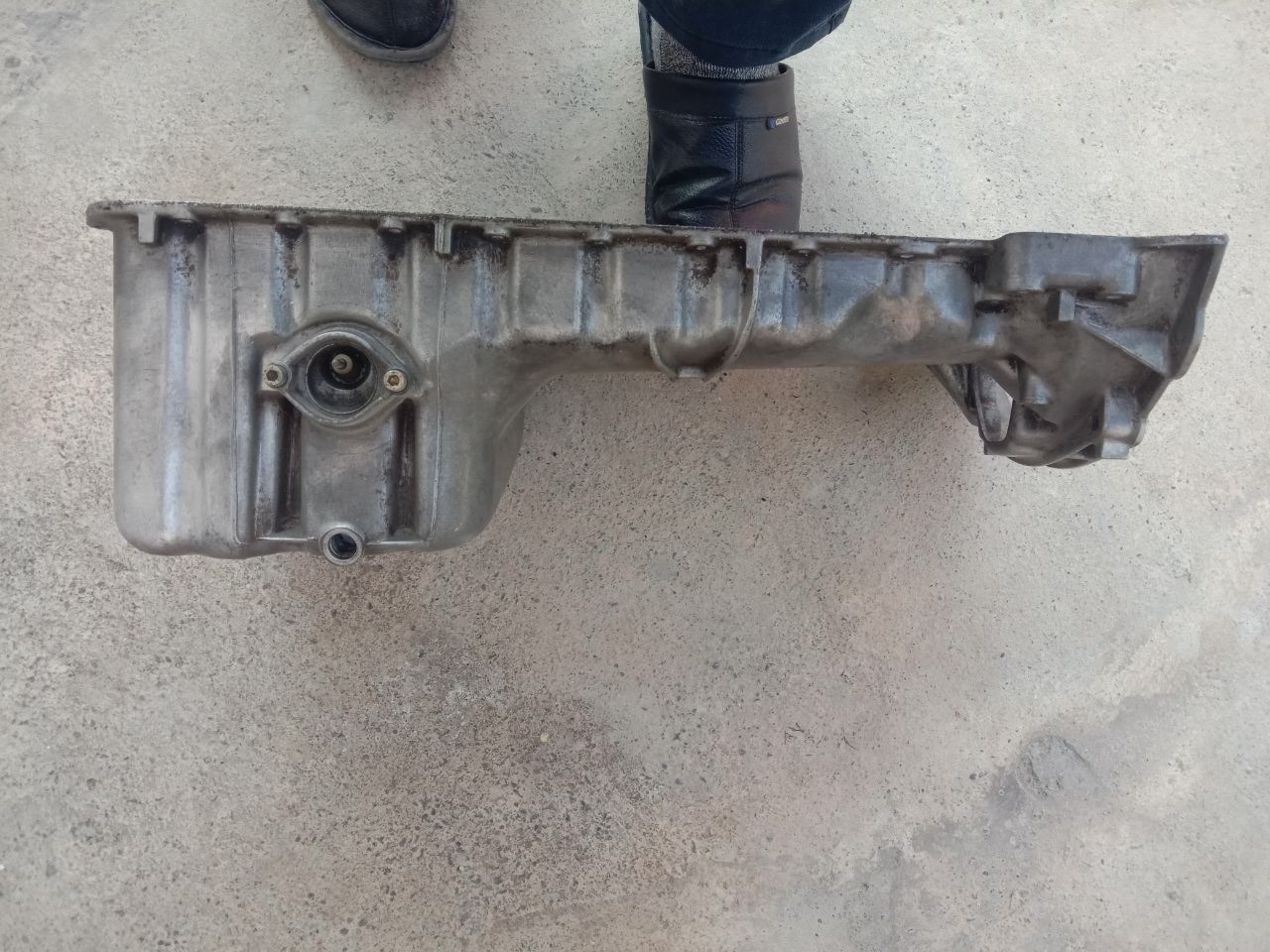 Mercedes benz 111 mator karter sotiladi. Zavatskoy