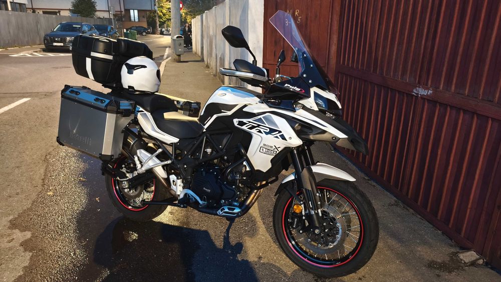 Benelli TRK 502X 2020 – 14.000 km si Accesorii de 2000 Euro