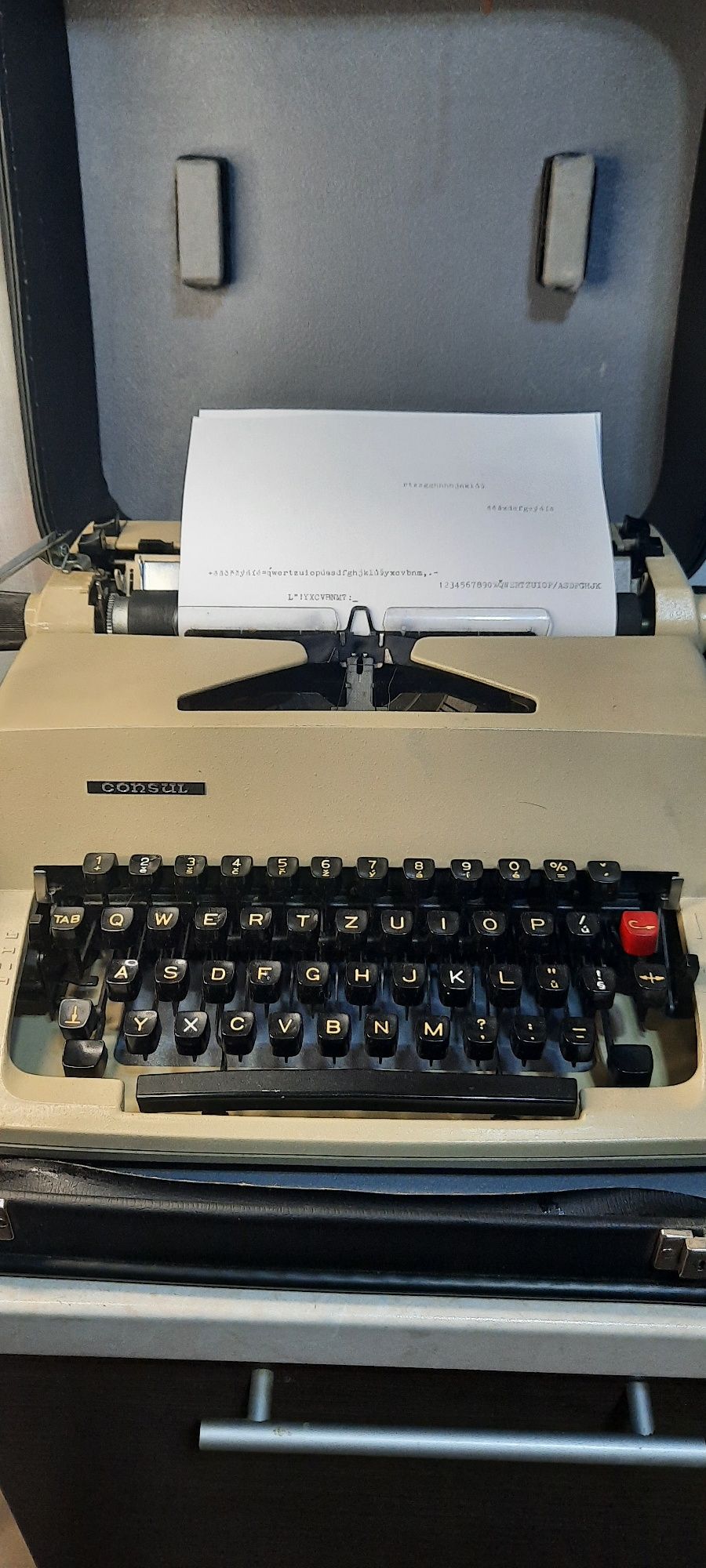 Mașină de scris Consul 2223 impecabilă impecabilă