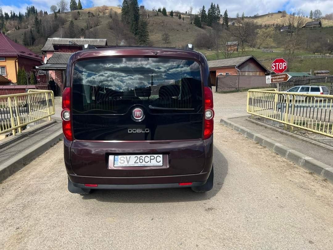 Vând FIAT doblo 2014