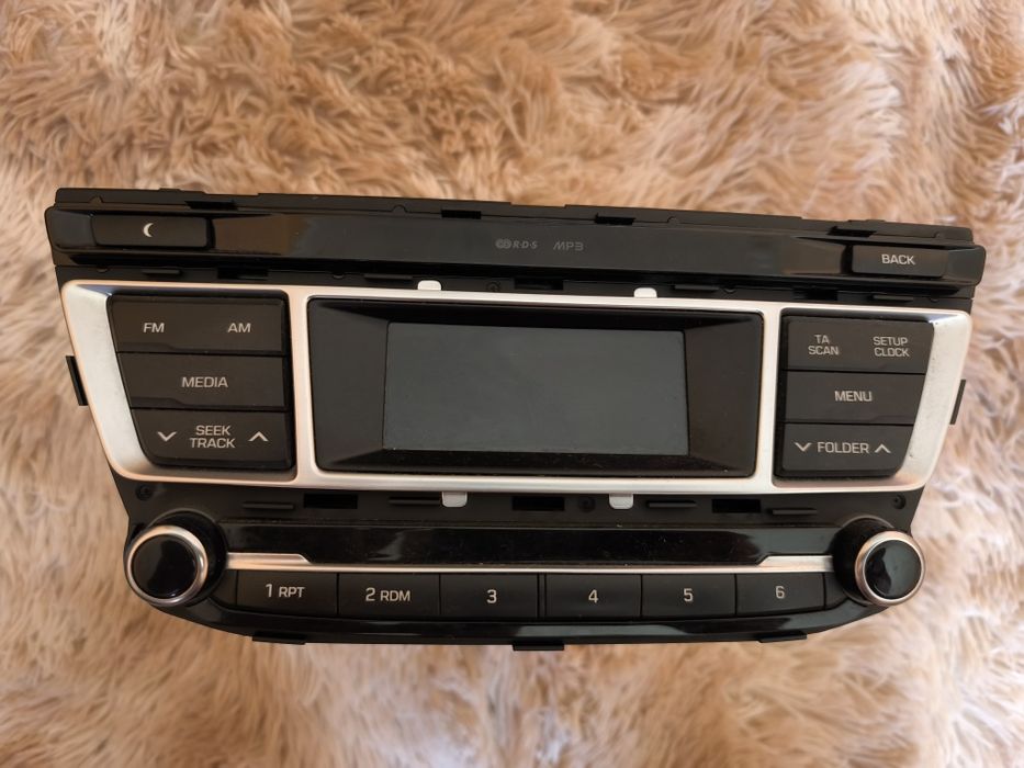 Vând radio Hyundai i 20
