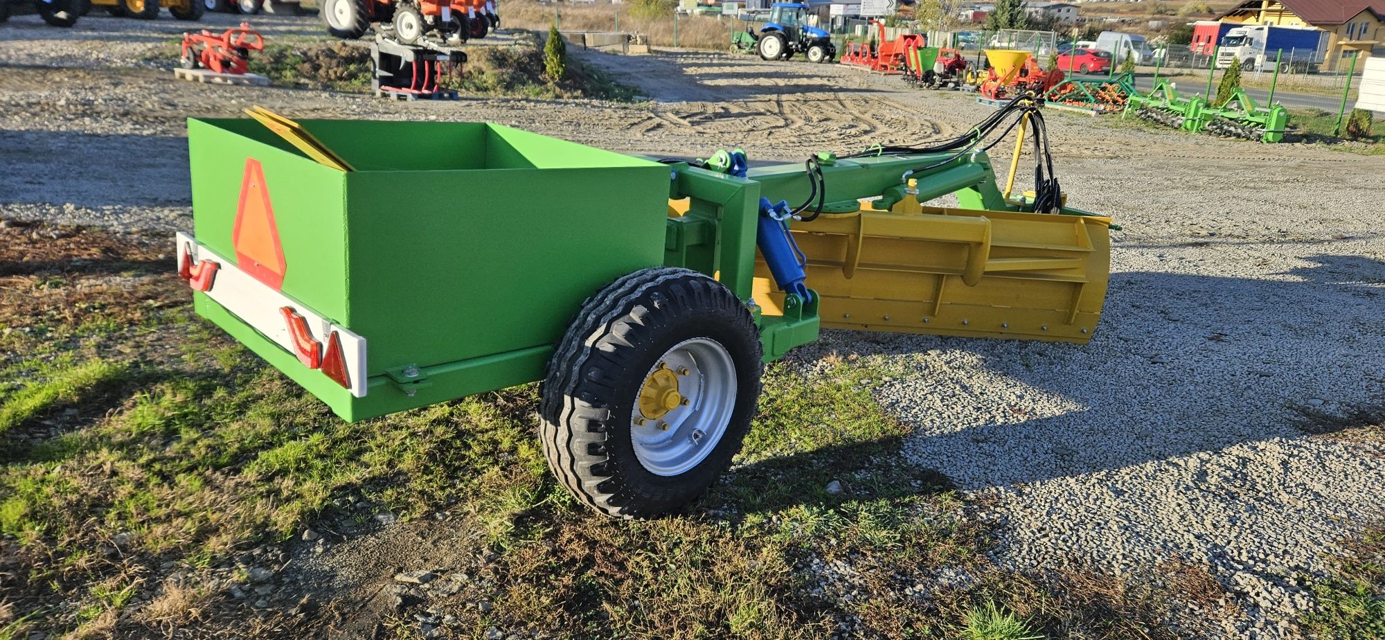 Greder hidraulic tractat pentru tractor