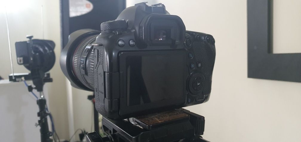 Canon 6d mark 2   .