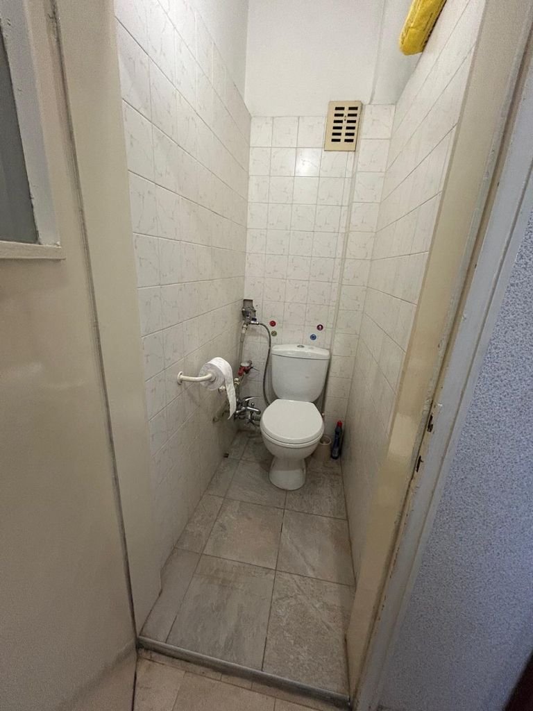 Продава се Тристаен апартамент в Плевен, Идеален център - 110 кв.м за 1864 €/кв.м - Снимка #9