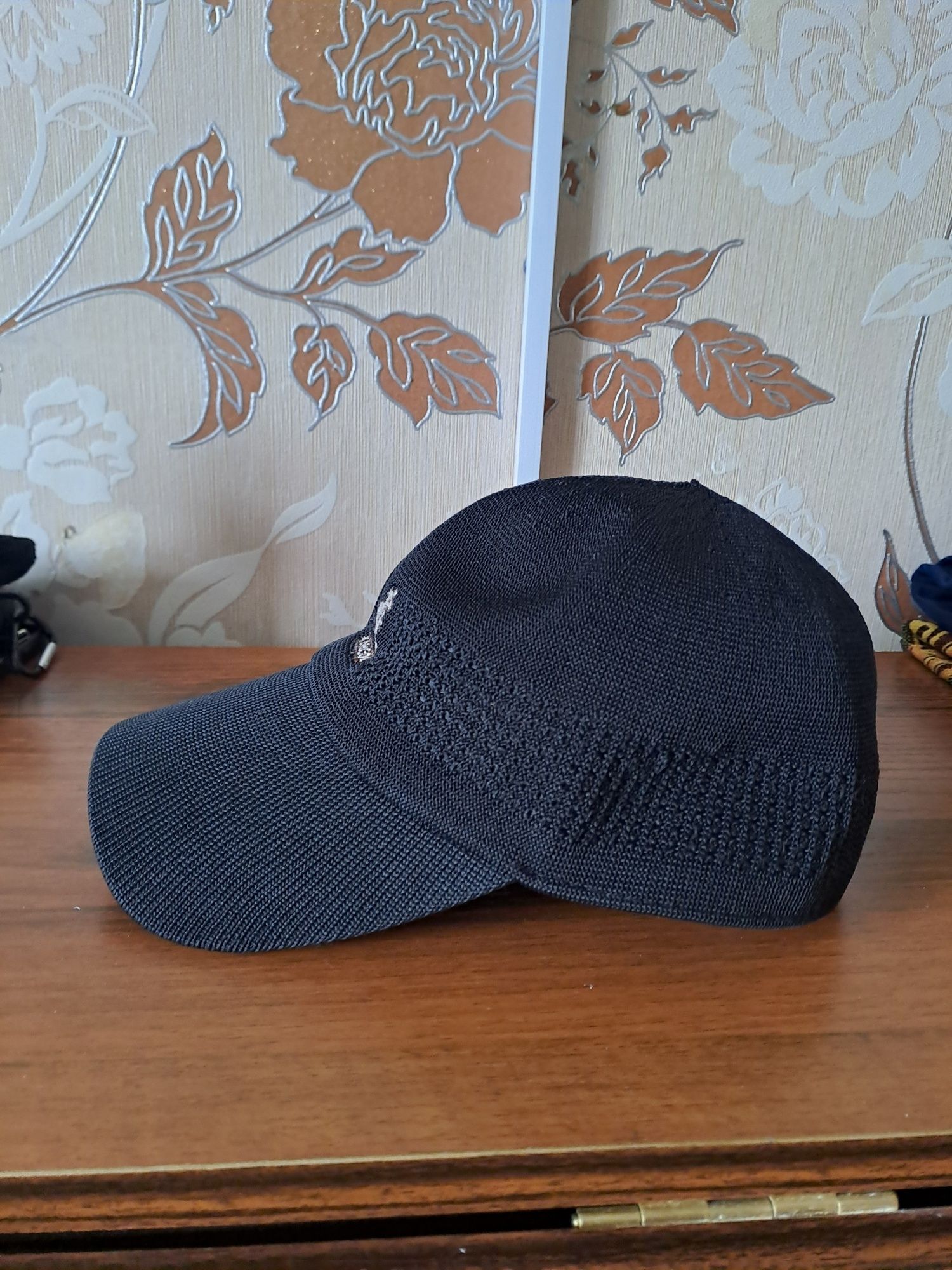 Продам  бейсболку Кангол
