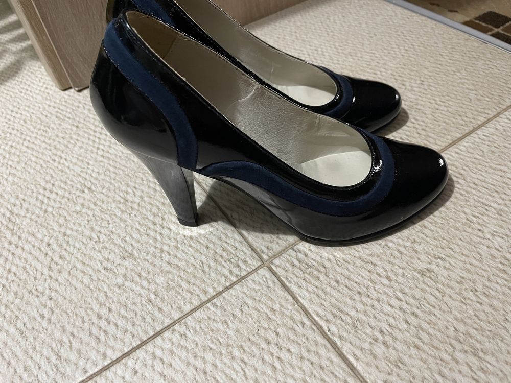 Pantofi cu toc de piele