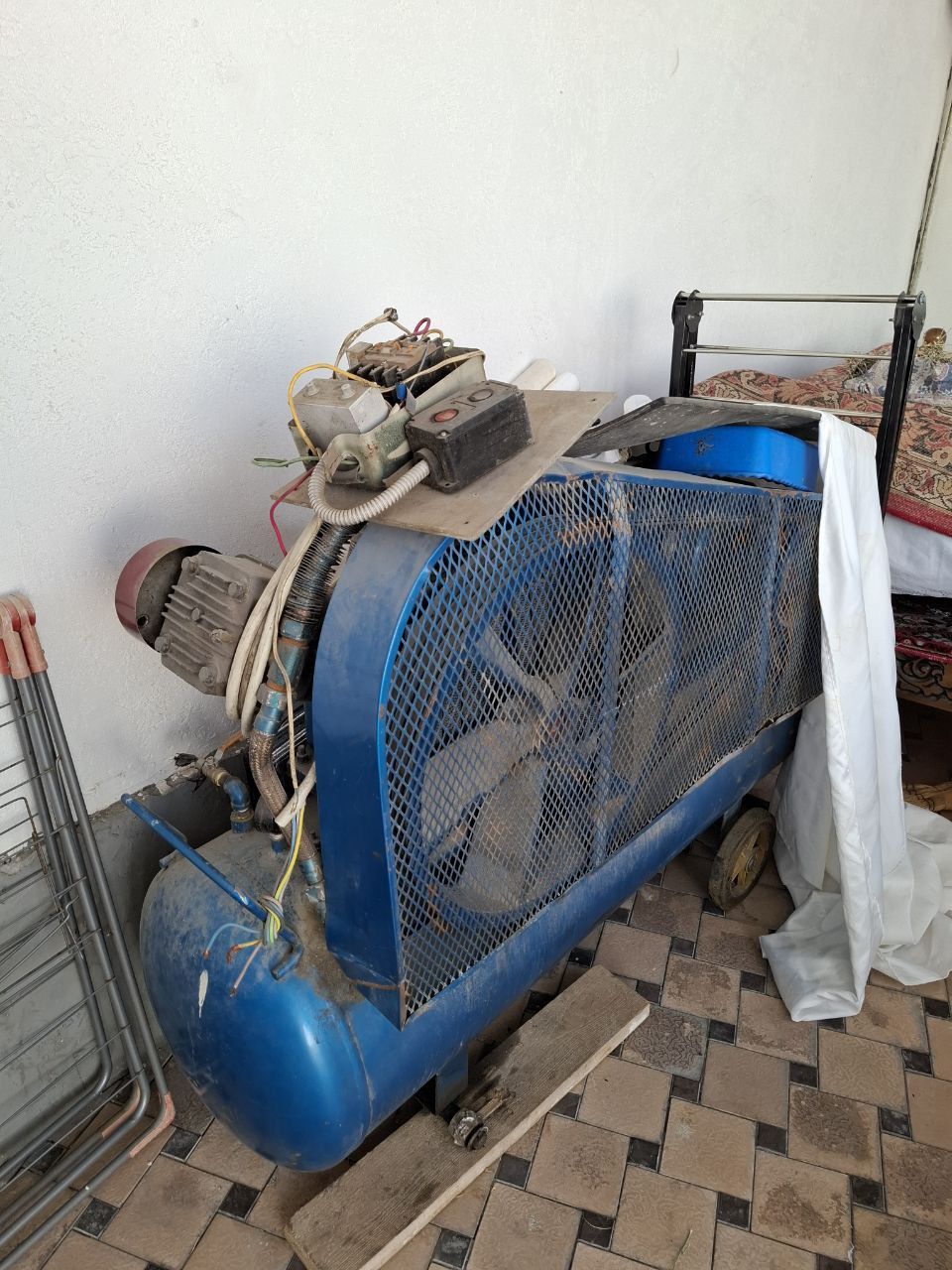 Kompressor sotiladi