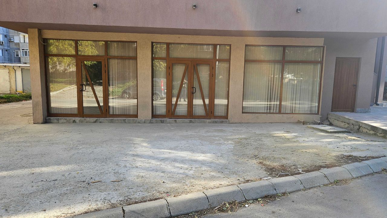 Дава се под наем Офис в Добрич, Център - 121 кв.м за 612 € - Снимка #1