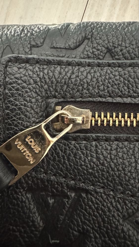 Оригинална чанта(клъч) Louis Vuitton