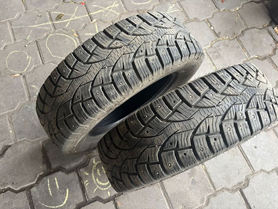 Шины зимние шипованные 205/70/15 пара