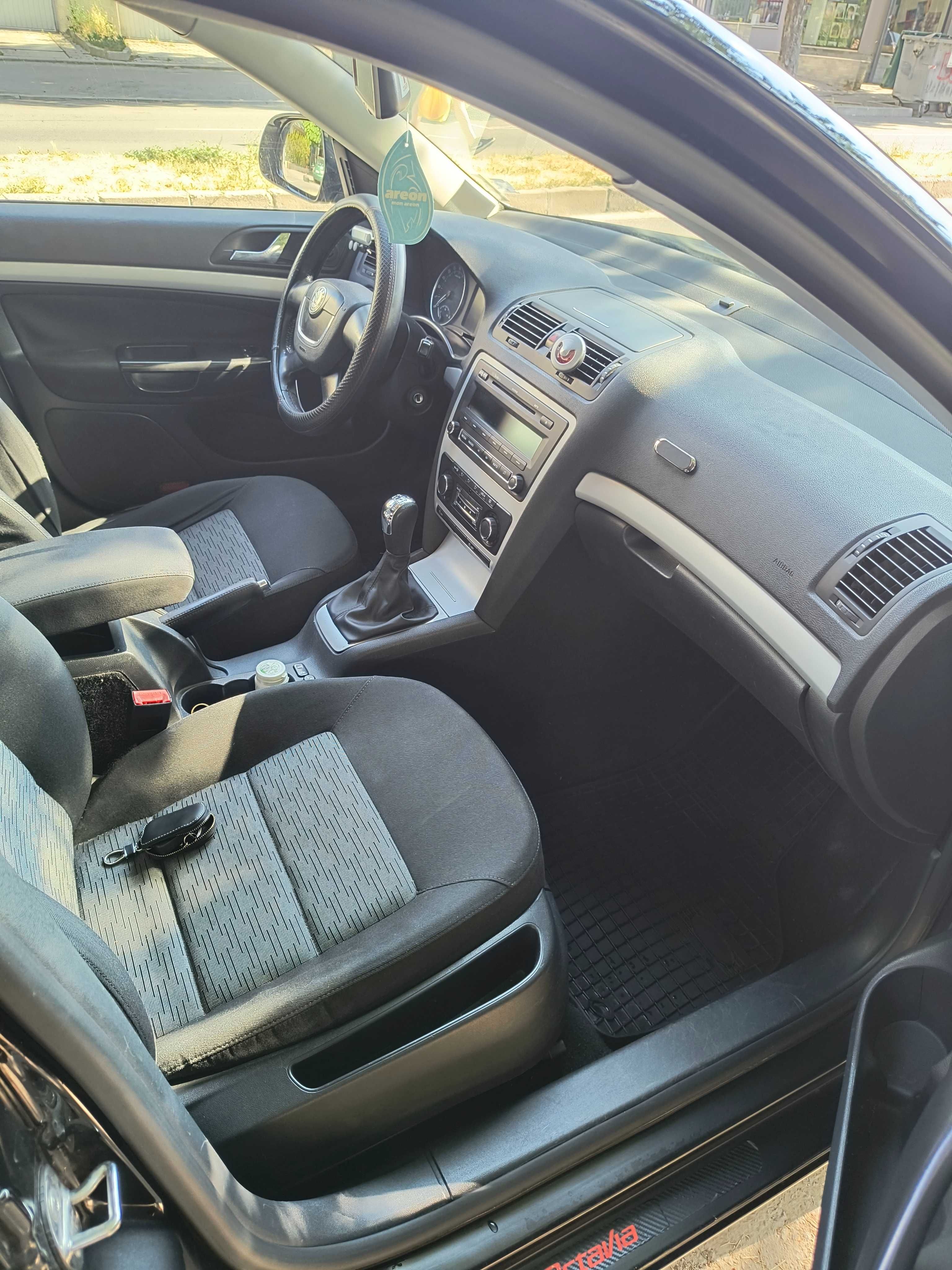 Шкода Октавия 1.6 TDI 2011