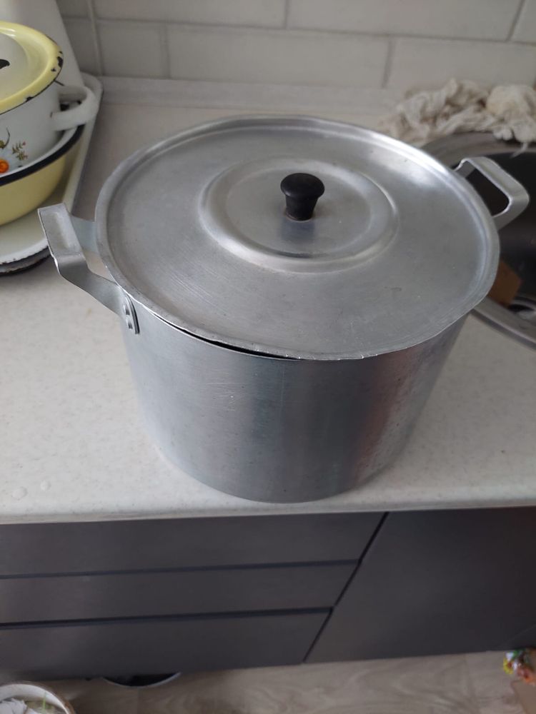 Продам алюминевую кастрюлю