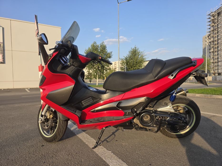 Gilera Nexus 500 – scuter sport-touring, puternic și confortabil