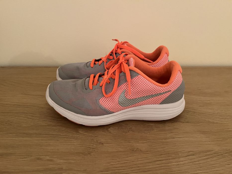 Дамски маратонки Nike