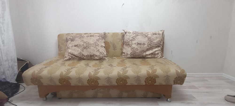 Срочно продам диван