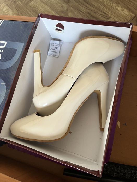 Продам женсую обувь