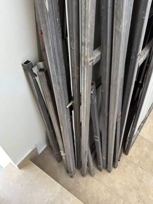 Tabla cutata si tevi rectangulare zincate, folosite