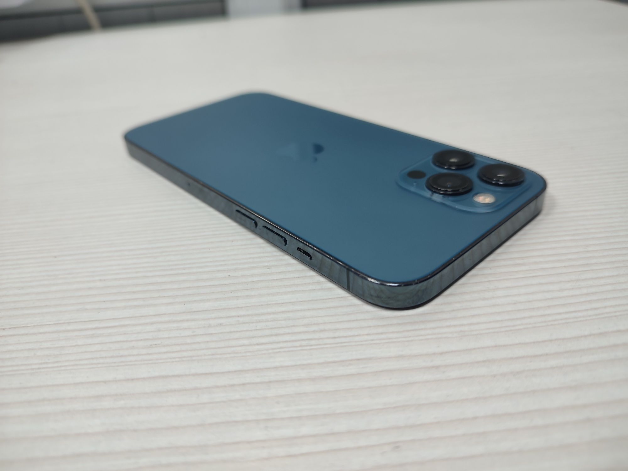 iPhone 12 pro Max 128gb хорошо работает