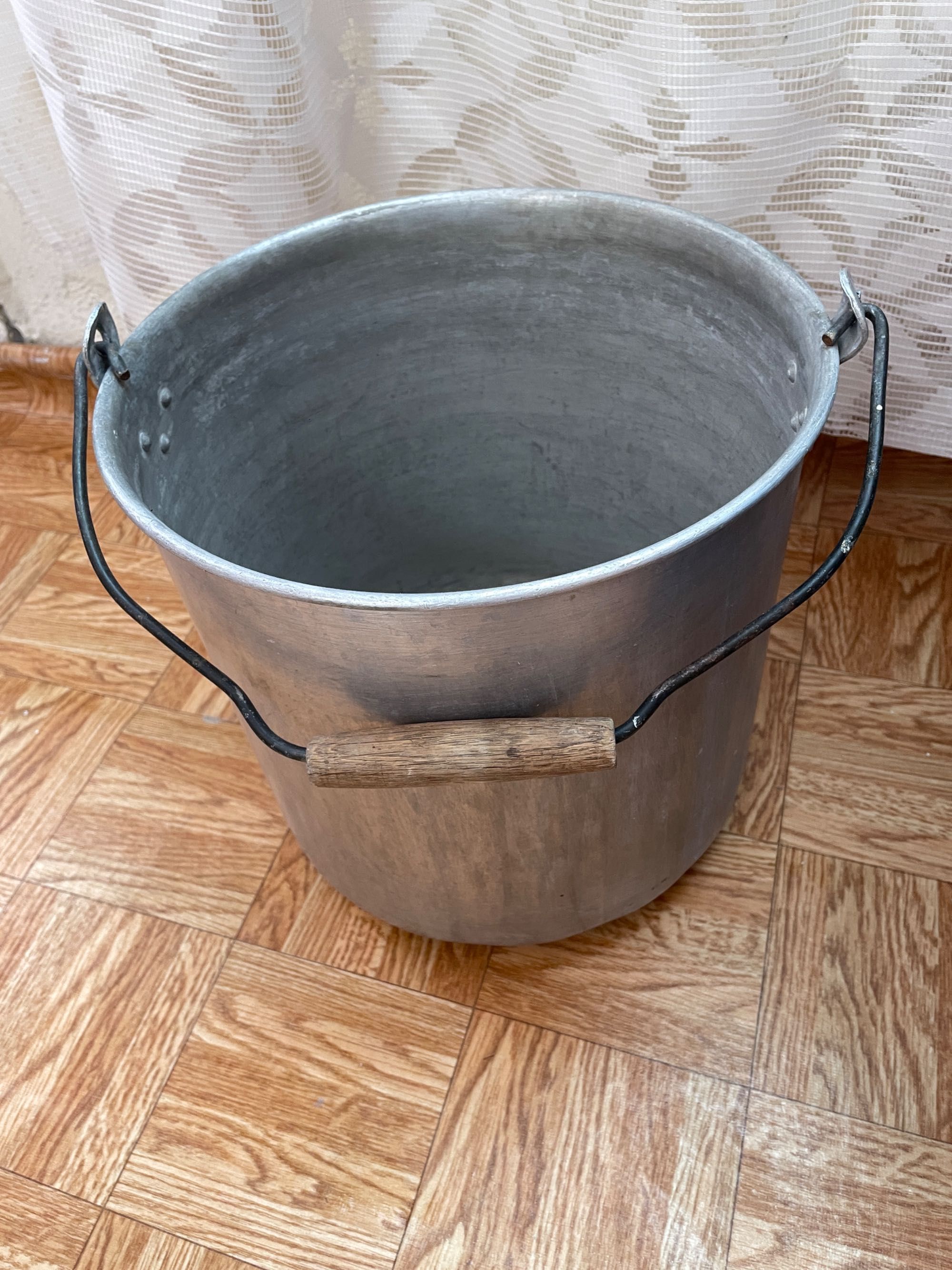Ведро алюминиевое с крышкой