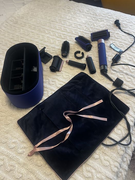 Продава се сешуар Dyson Aiwrap