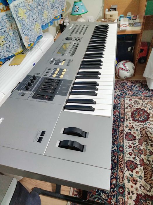 Продава се YMAHA moTIF 6 - За повече информация на посочения телефон!