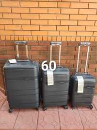 Продам чемодан комплект полипропилен