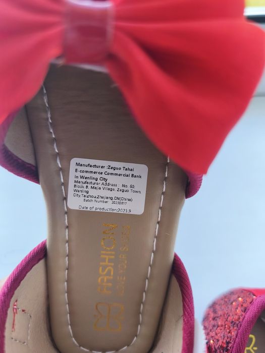 Продам детские туфли