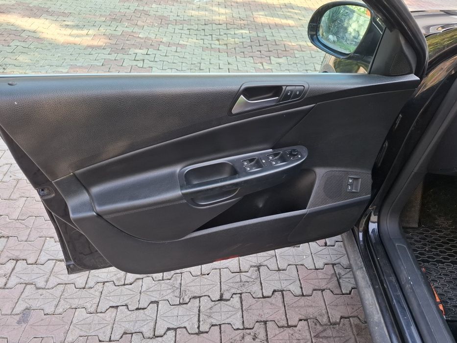 Vând scaune și fete de uși piele VW PASSAT B6,B7 BREAK