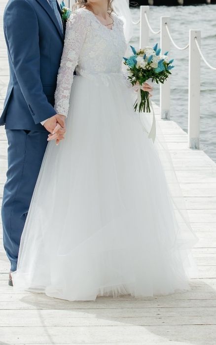 Rochie de mireasa + voal+ pantofi + accesoriu par